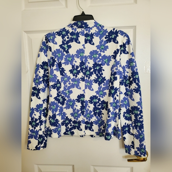 Simply Styled Blazer - Picture 2 of 9